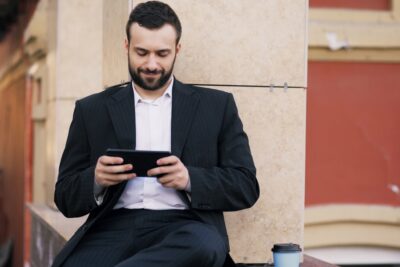 L’IA à l’assaut des champs de bataille : une guerre sous haute tension algorithmique