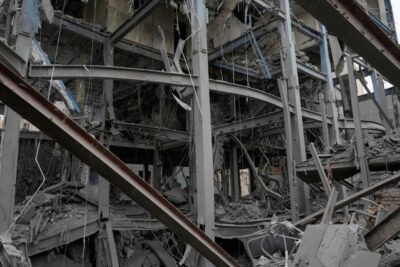 Escalade au Moyen-Orient : Israël frappe Téhéran, l’Iran riposte sur une raffinerie koweïtienne