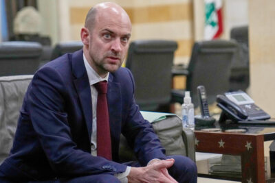 France renforce son soutien au Liban et se tourne vers Israël, dans un contexte de tensions régionales accrues